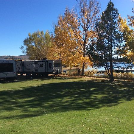 Robert'S Roost Rv Park Resort เควสเนล ภายนอก รูปภาพ