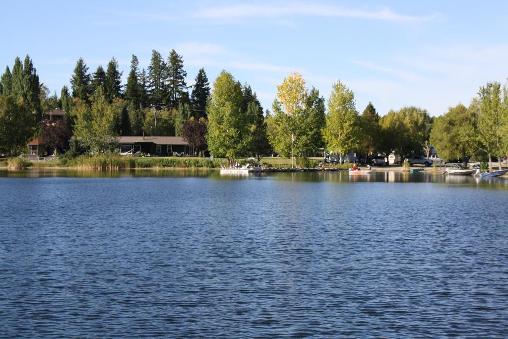Robert'S Roost Rv Park Resort เควสเนล ภายนอก รูปภาพ