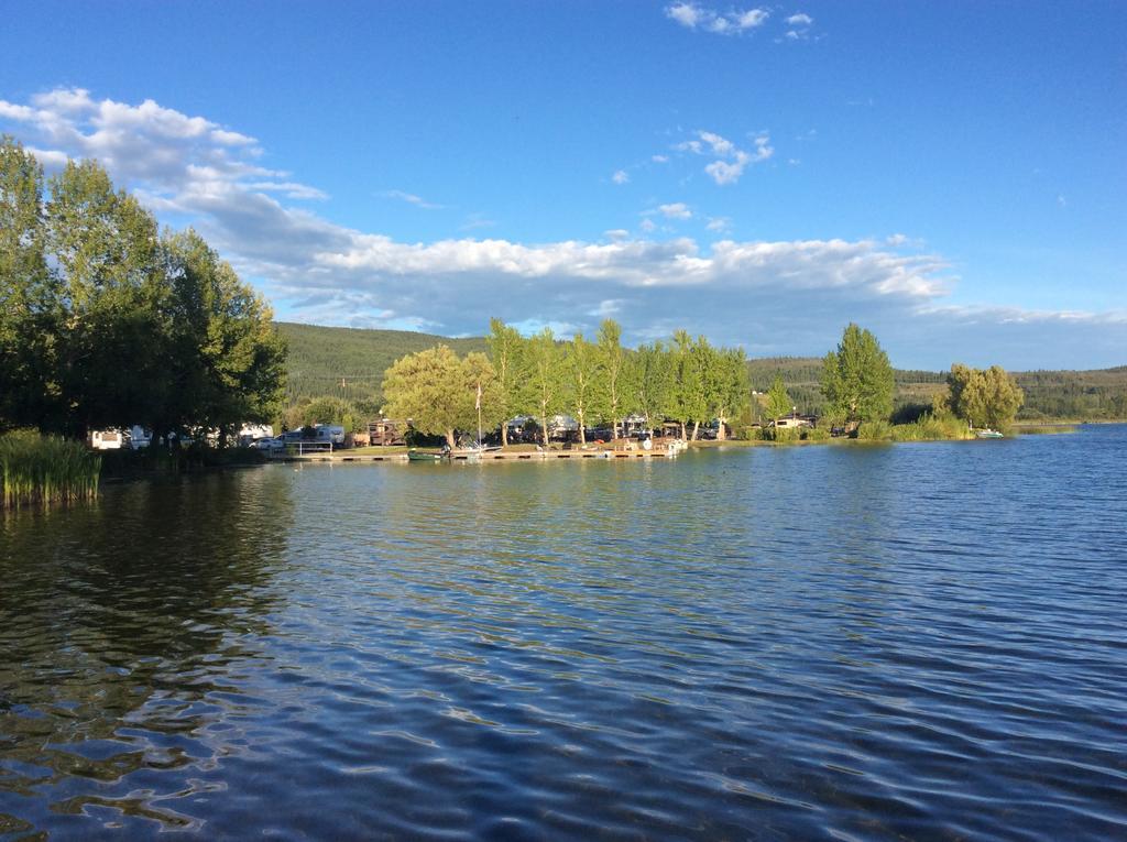 Robert'S Roost Rv Park Resort เควสเนล ภายนอก รูปภาพ