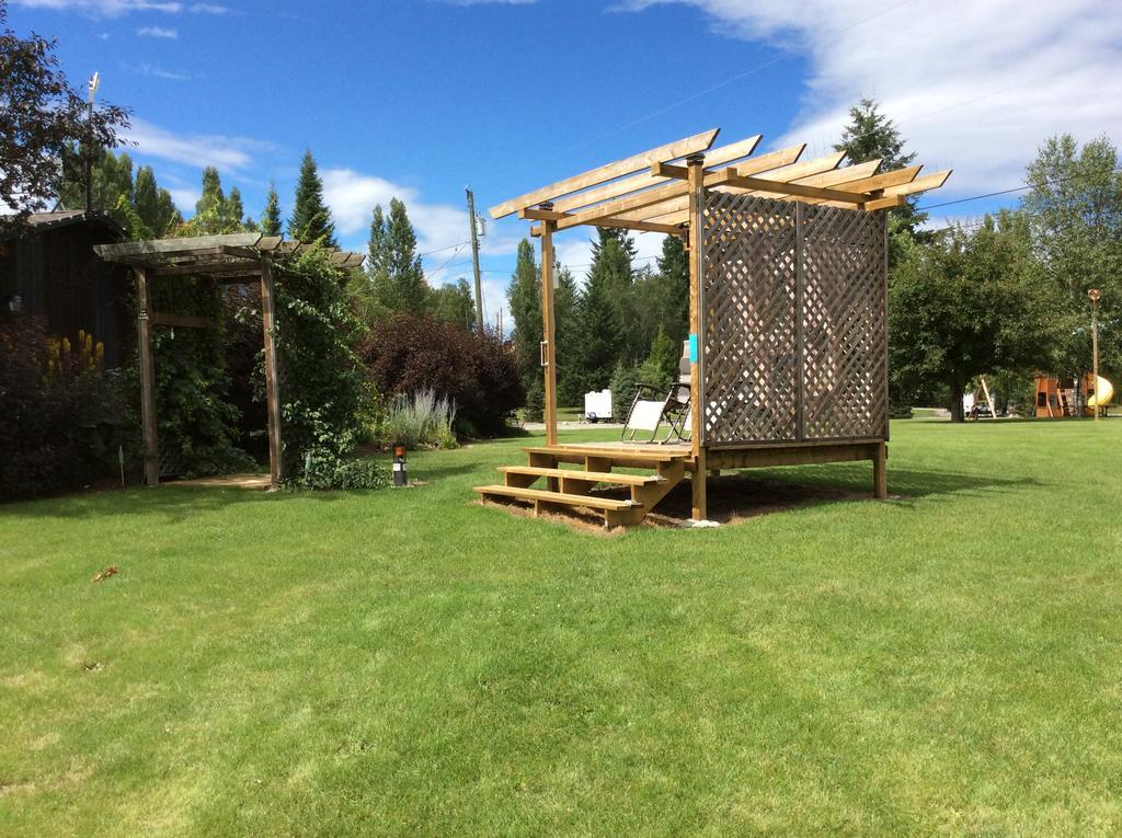 Robert'S Roost Rv Park Resort เควสเนล ภายนอก รูปภาพ