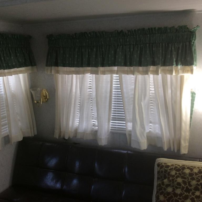 Robert'S Roost Rv Park Resort เควสเนล ภายนอก รูปภาพ