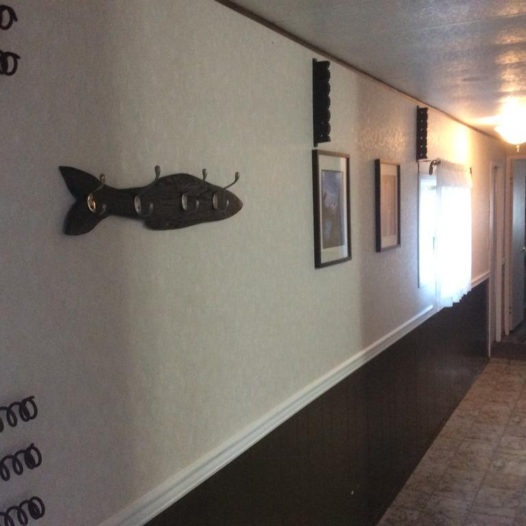 Robert'S Roost Rv Park Resort เควสเนล ภายนอก รูปภาพ